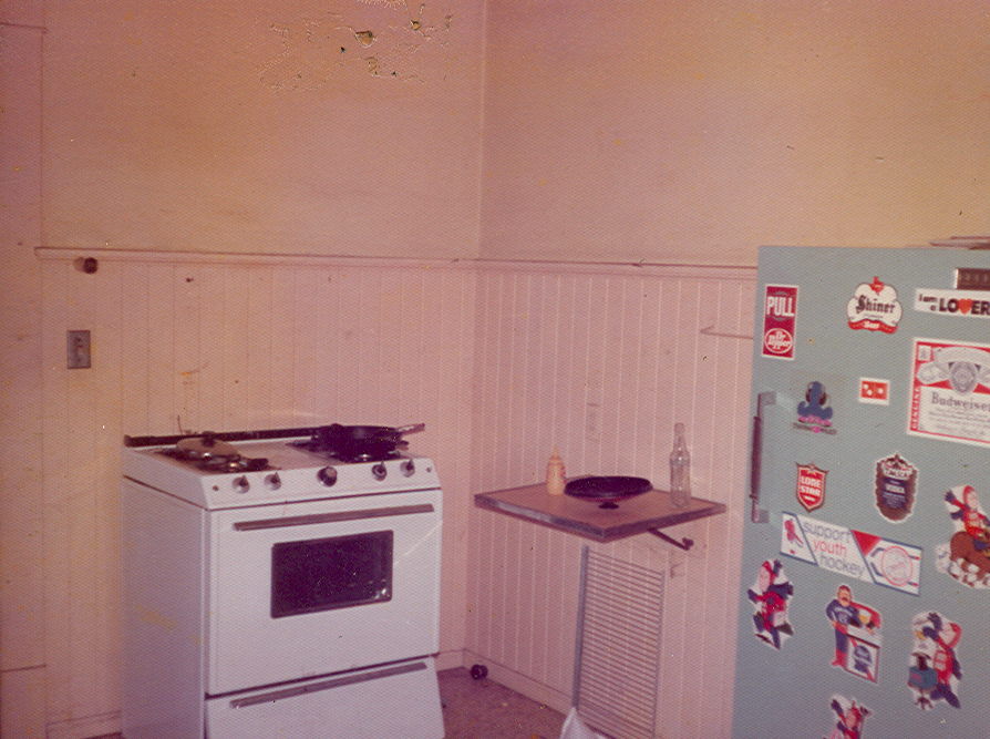911kitchenbefore2.jpg